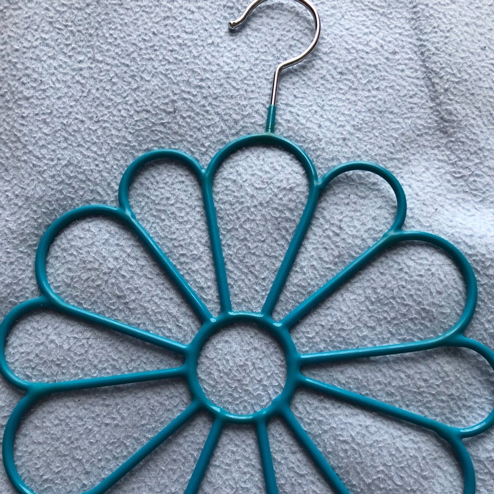Scarf hanger/ organizer